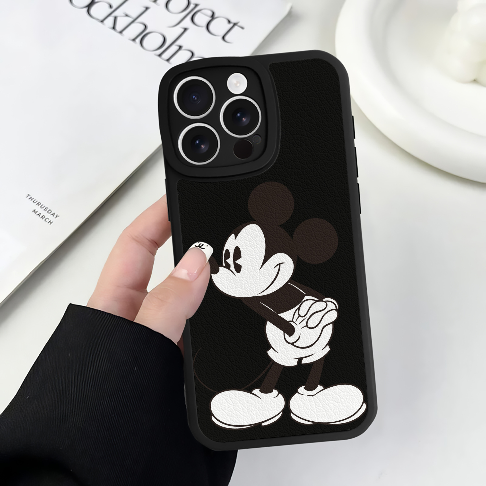 （画像用） ミッキーマウス Mickey Mouse 【iPhone 16シリーズ対応】シリコンスマホケース（レザー調） 材質：シリコン